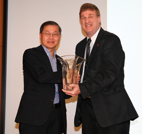 Dr. David D. Ho (left) receives Career Award crystal from Center for Retrovirus Research Director Dr. Patrick L. Green (right).