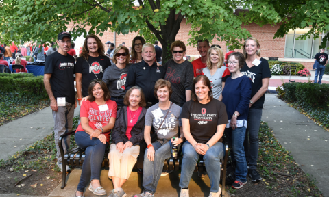 Alumni group photo at Homecoming 2019