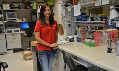 veterinary student in laboratory 